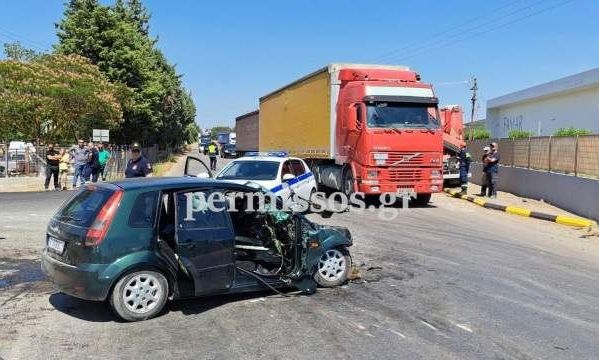 Οικογενειακή τραγωδία στη Θήβα – Νεκρός ο πατέρας σε δυστύχημα – Στο νοσοκομείο σύζυγος και παιδί