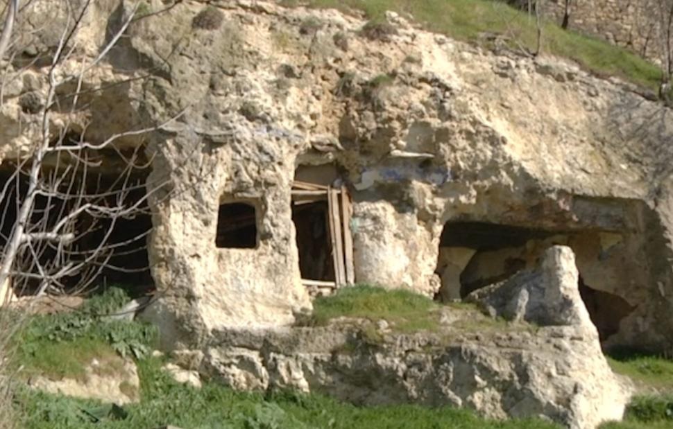 Διδυμότειχο: Πέντε οικογένειες ζουν μέσα σε σπηλιές ‑ Κατοικούν εκεί για πάνω από 20 χρόνια