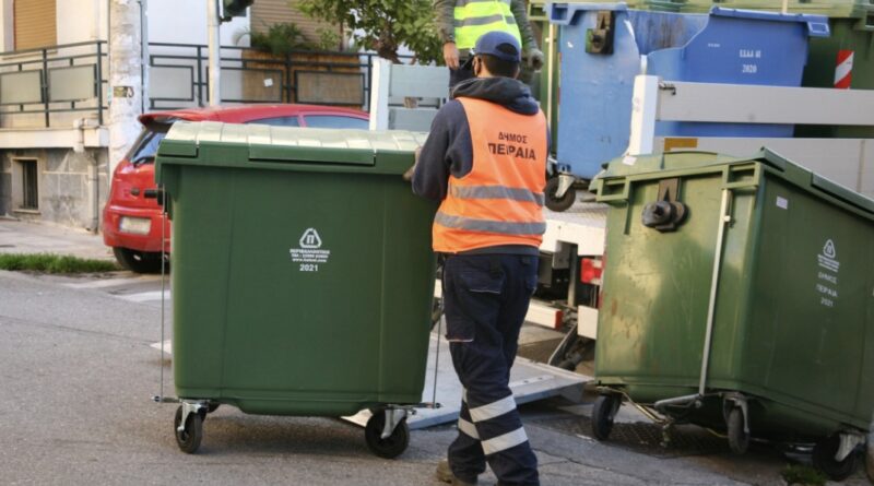 Αδιανόητη τραγωδία σήμερα στον Πειραιά: Υπάλληλος καθαριότητας έπεσε νεκρός μπαμ και κάτω ενώ δούλευε