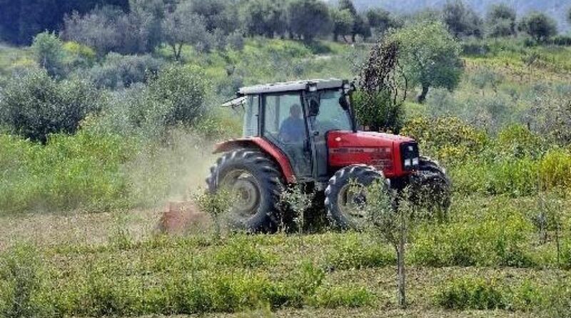 Ηλεία: Αγρότης καταπλακώθηκε από τρακτέρ – Η τραγική ειρωνεία με τον γιο του πριν 6 χρόνια