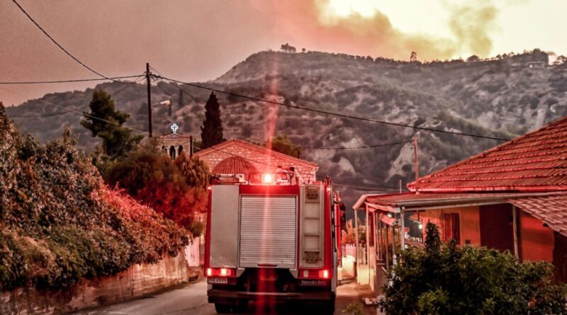 Ξύλοκαστρο: Η τραγική ιστορία των δύο θυμάτων της φωτιάς – Πήγαν να σώσουν φίλο τους, η πυρκαγιά τους περικύκλωσε