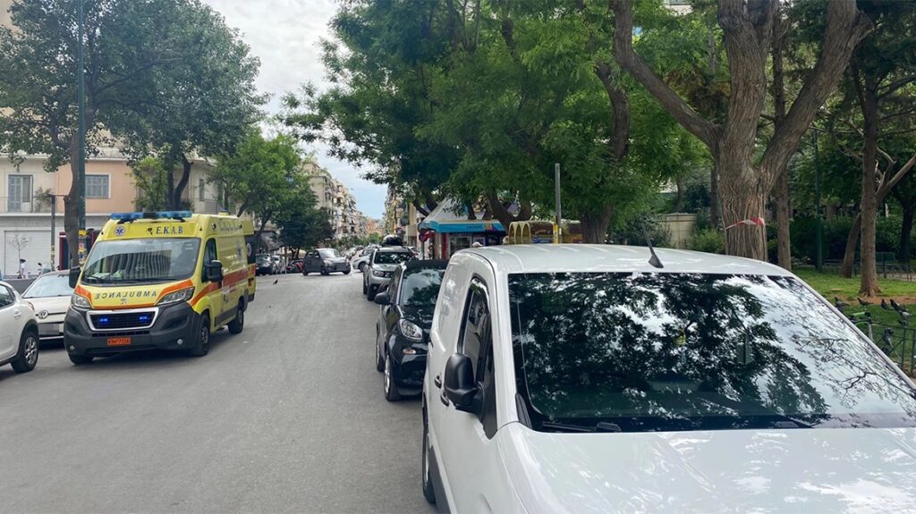 Νεκρός στην Πανόρμου – Άστεγος πέθανε μόνος στον κεντρικό δρόμο της Αθήνας