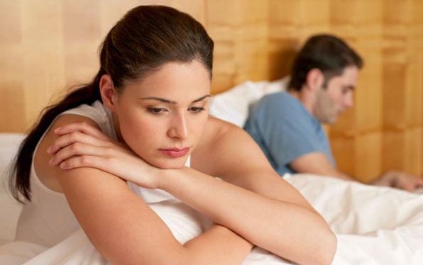 Οι γυναίκες που αισθάνονται παραμελημένες από τους συζύγους τους, συχνά εμφανίζουν αυτές τις 7 ασυναίσθητες συμπεριφορές