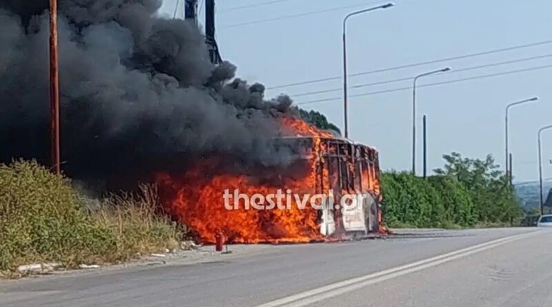 Στις φλόγες λεωφορείο των ΚΤΕΛ γεμάτο επιβάτες